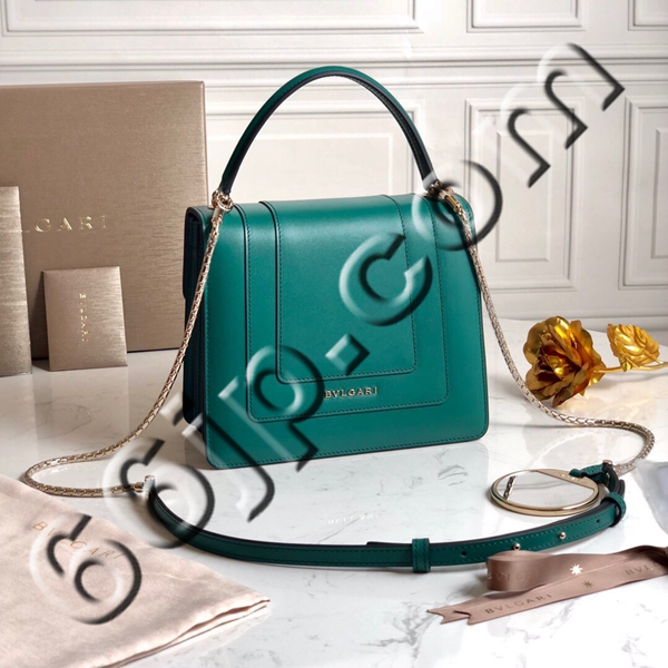 ブルガリバッグ背面デザイン